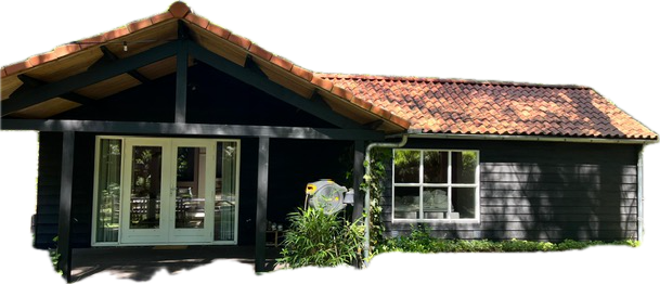 Sfeervolle bijeenkomstlocatie in een huisje midden in het groen nabij Utrecht, waar de lotgenotengroep samenkomt